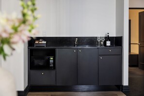 Microwave, coffee/tea maker, electric kettle