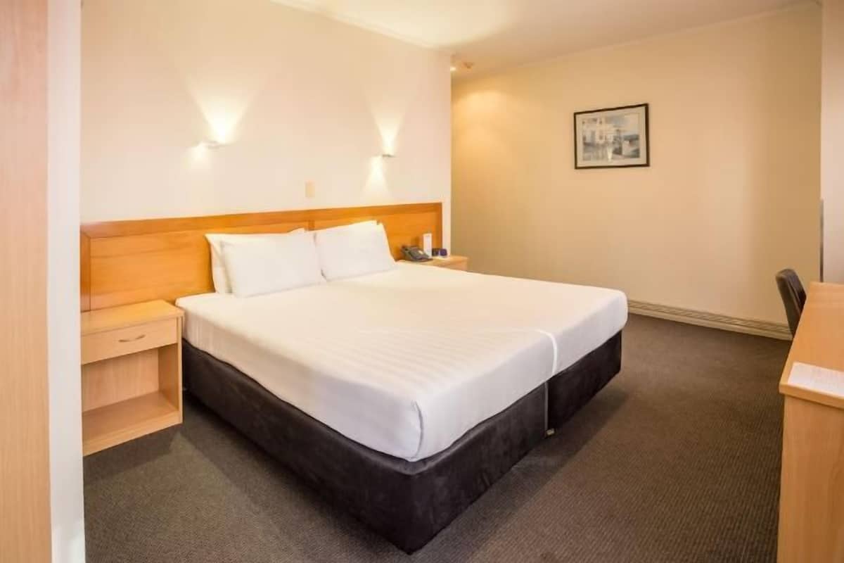 1 bedroom, in-room safe, desk, iron/ironing board