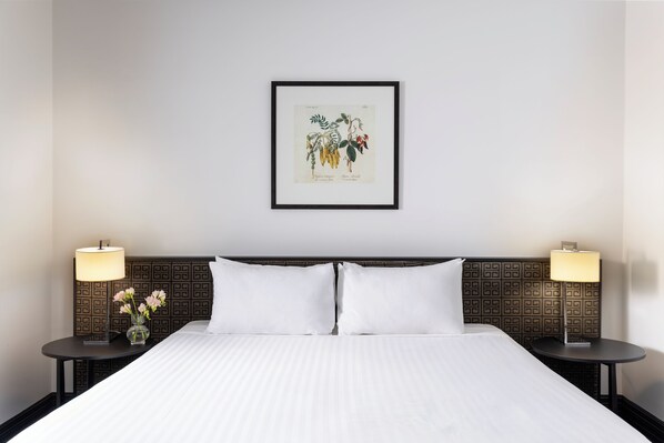 Caja de seguridad en la habitación y escritorio 