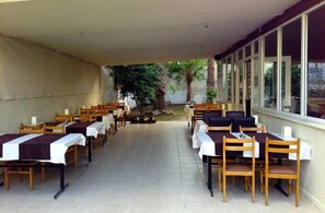 Outdoor dining - Hotel Serin (Marmaris)