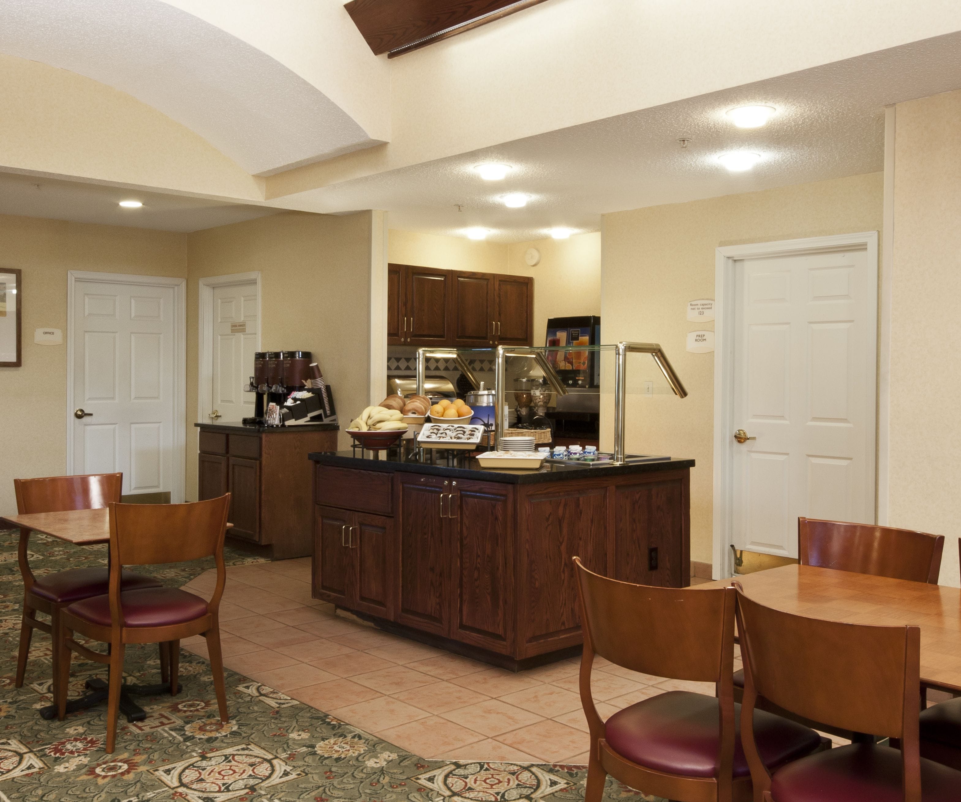 Tägliches inbegriffenes kontinentales Frühstück