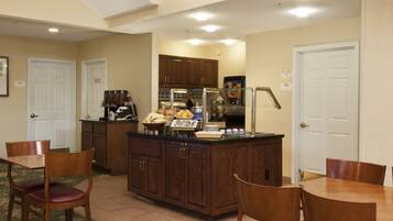 Tägliches inbegriffenes kontinentales Frühstück