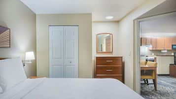 Suite, 2 Bedrooms, Non Smoking | 1 bedroom, in-room safe, desk, iron/ironing board