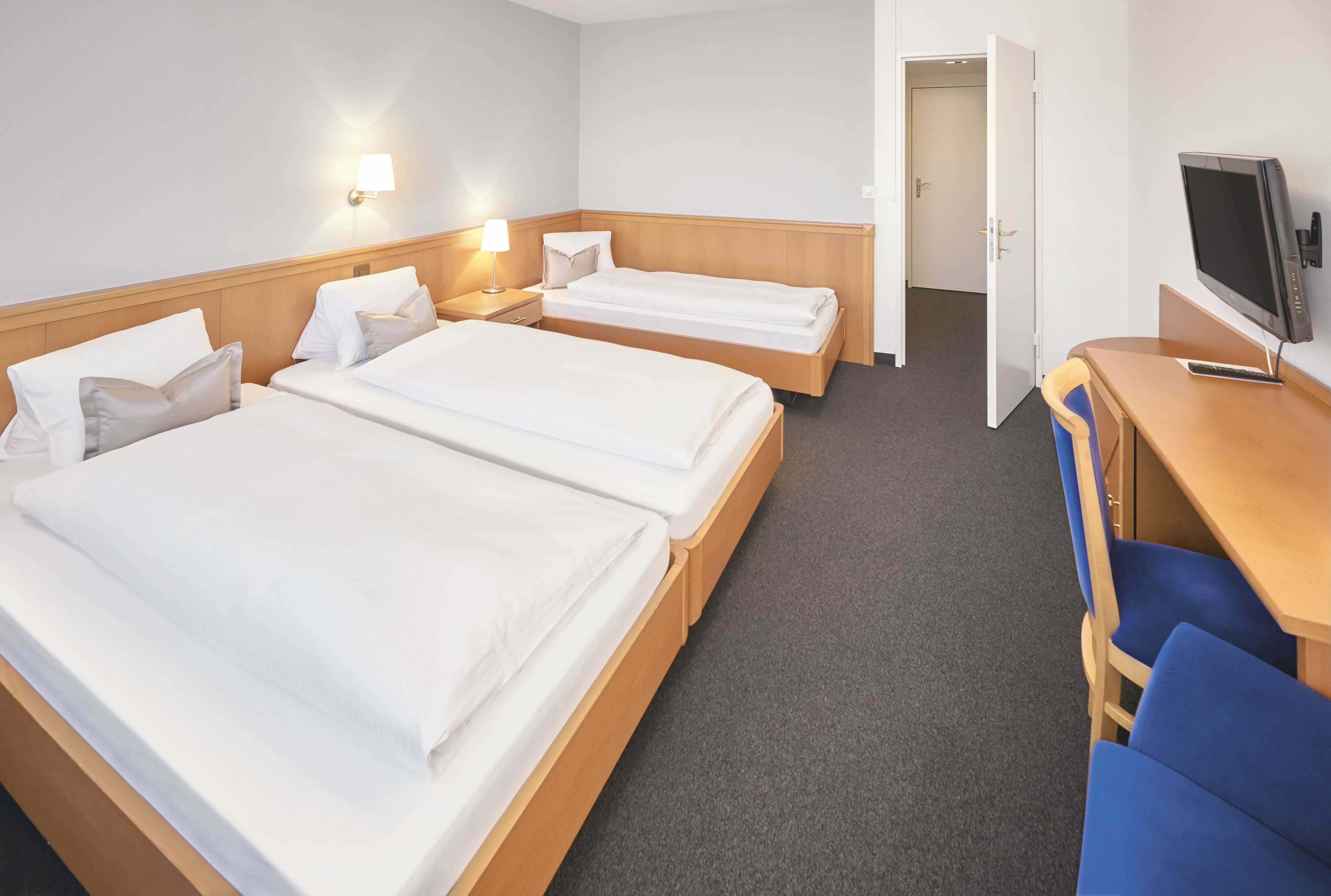 economy triple room | minibar, in-room safe, desk, free wifi