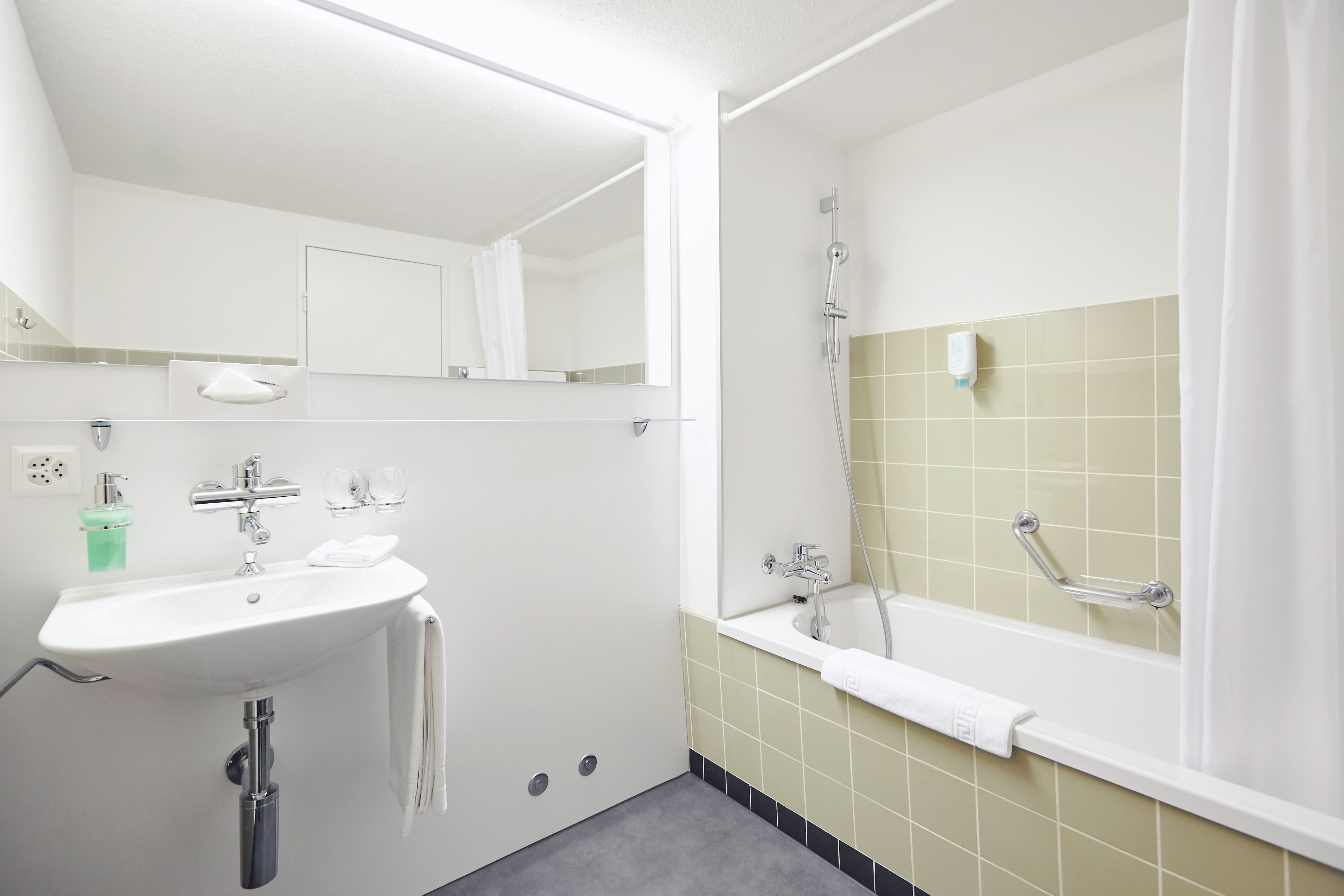 classic double room | bathroom | hair dryer