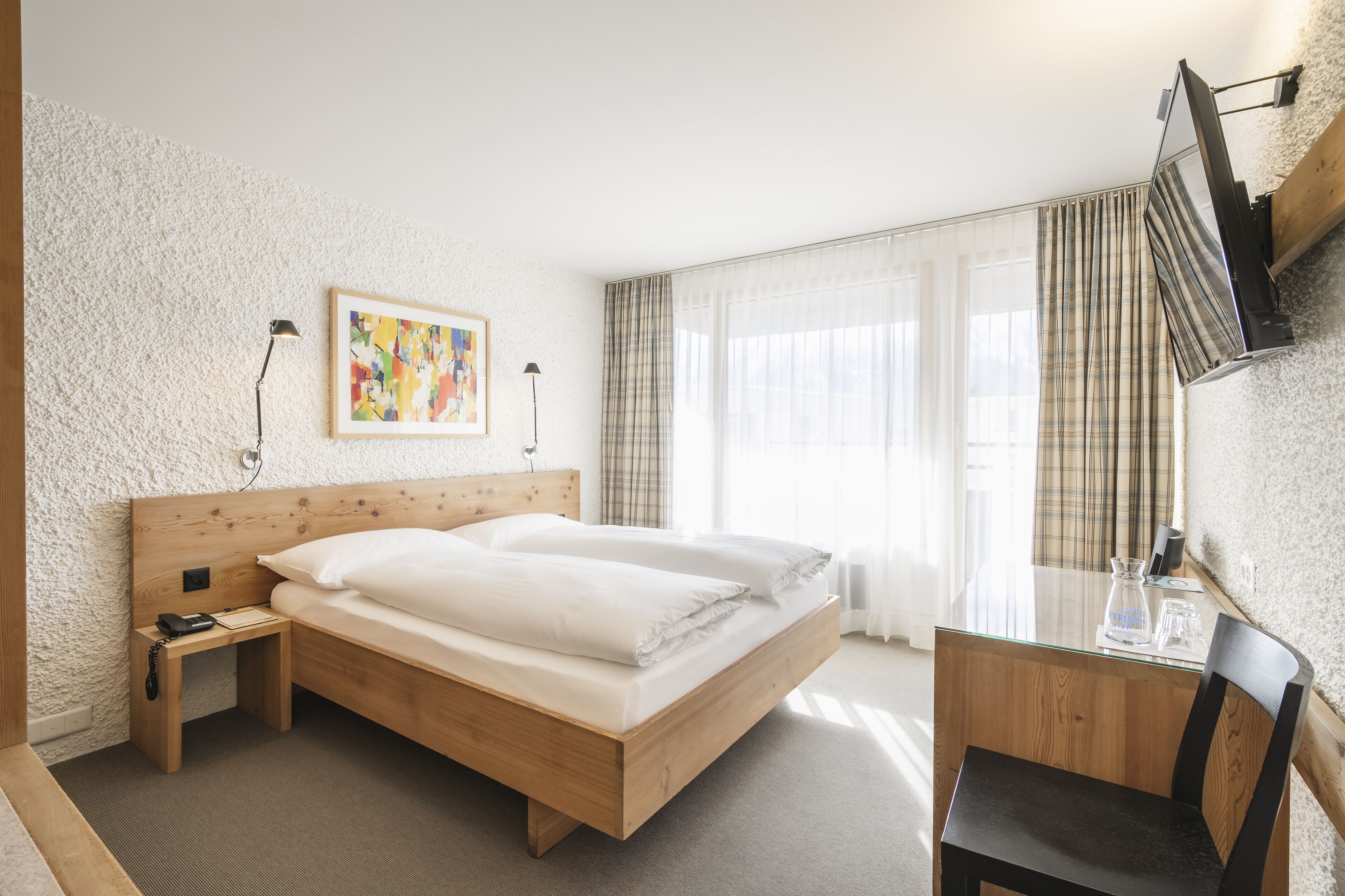 standard double | in-room safe, desk, soundproofing, free wifi
