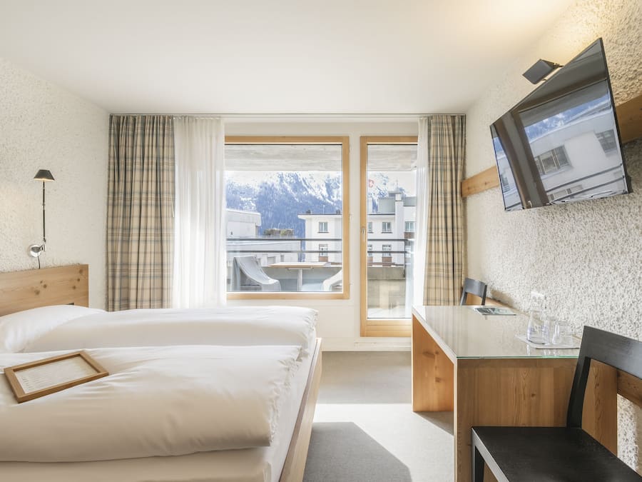 Standard double | Premium bedding, down comforters, in-room safe, desk