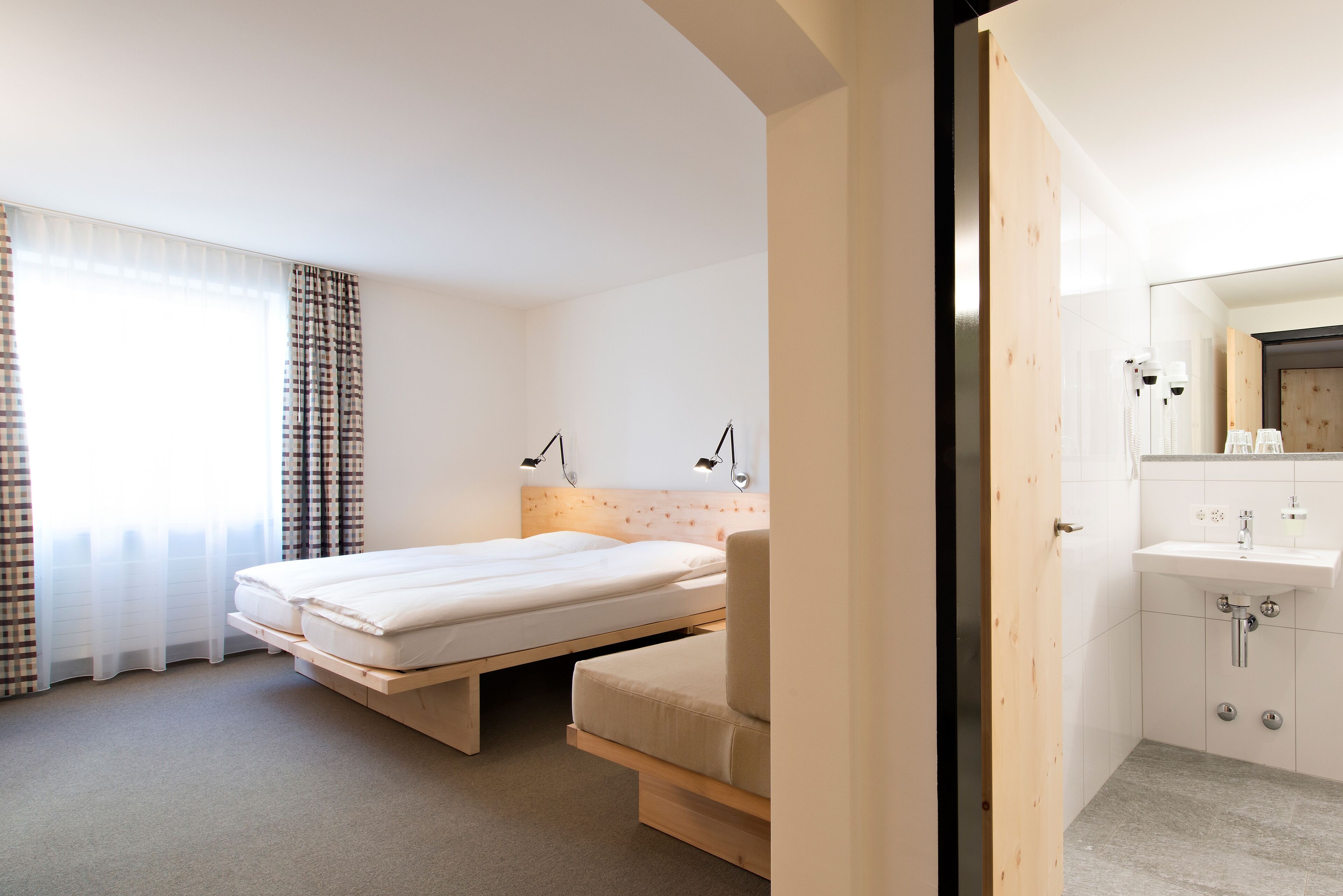 comfort plus | in-room safe, desk, soundproofing, free wifi