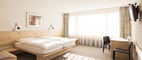 Comfort double | Premium bedding, down comforters, in-room safe, desk