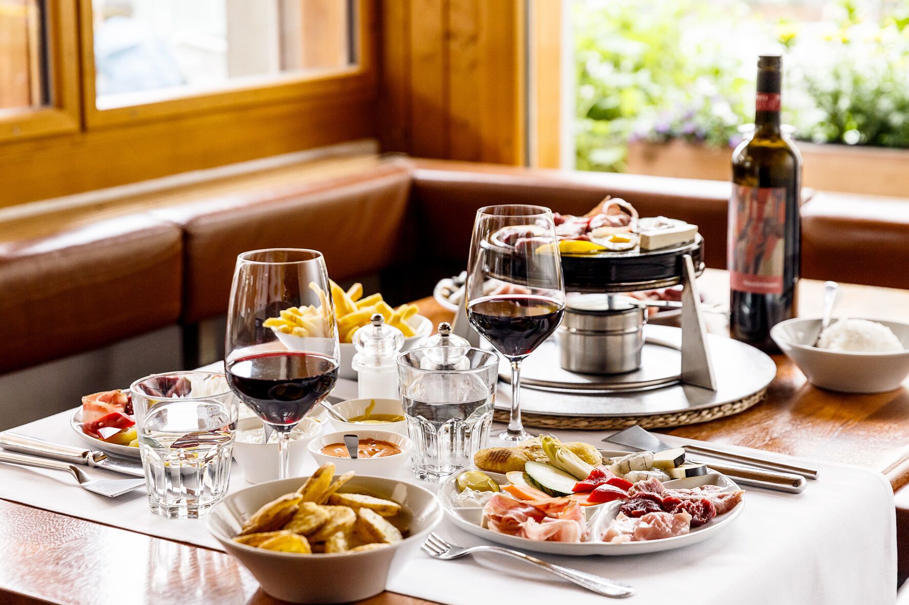 breakfast, lunch and dinner served