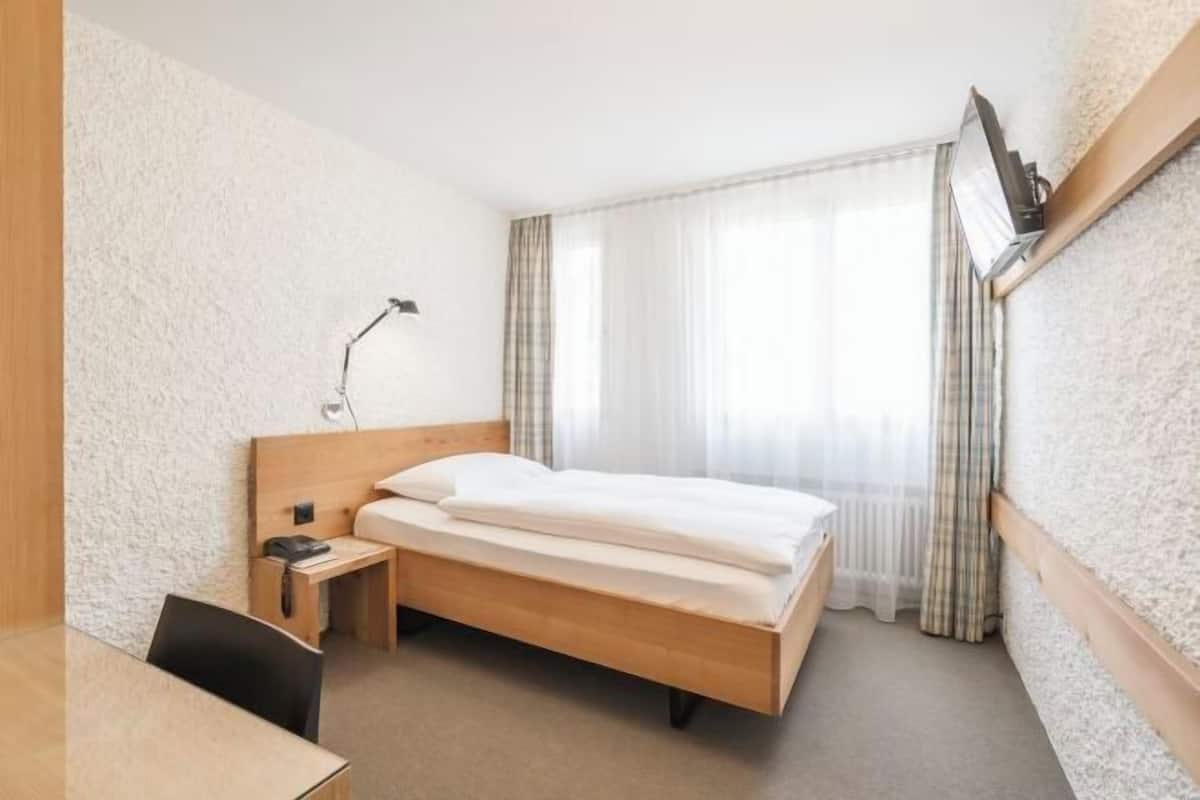 In-room safe, desk, soundproofing, free WiFi