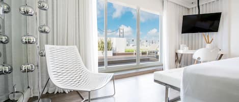 Appartement Penthouse, 1 très grand lit, terrasse | Coffre-fort pour ordinateur portable, décor unique