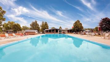 Seasonal outdoor pool