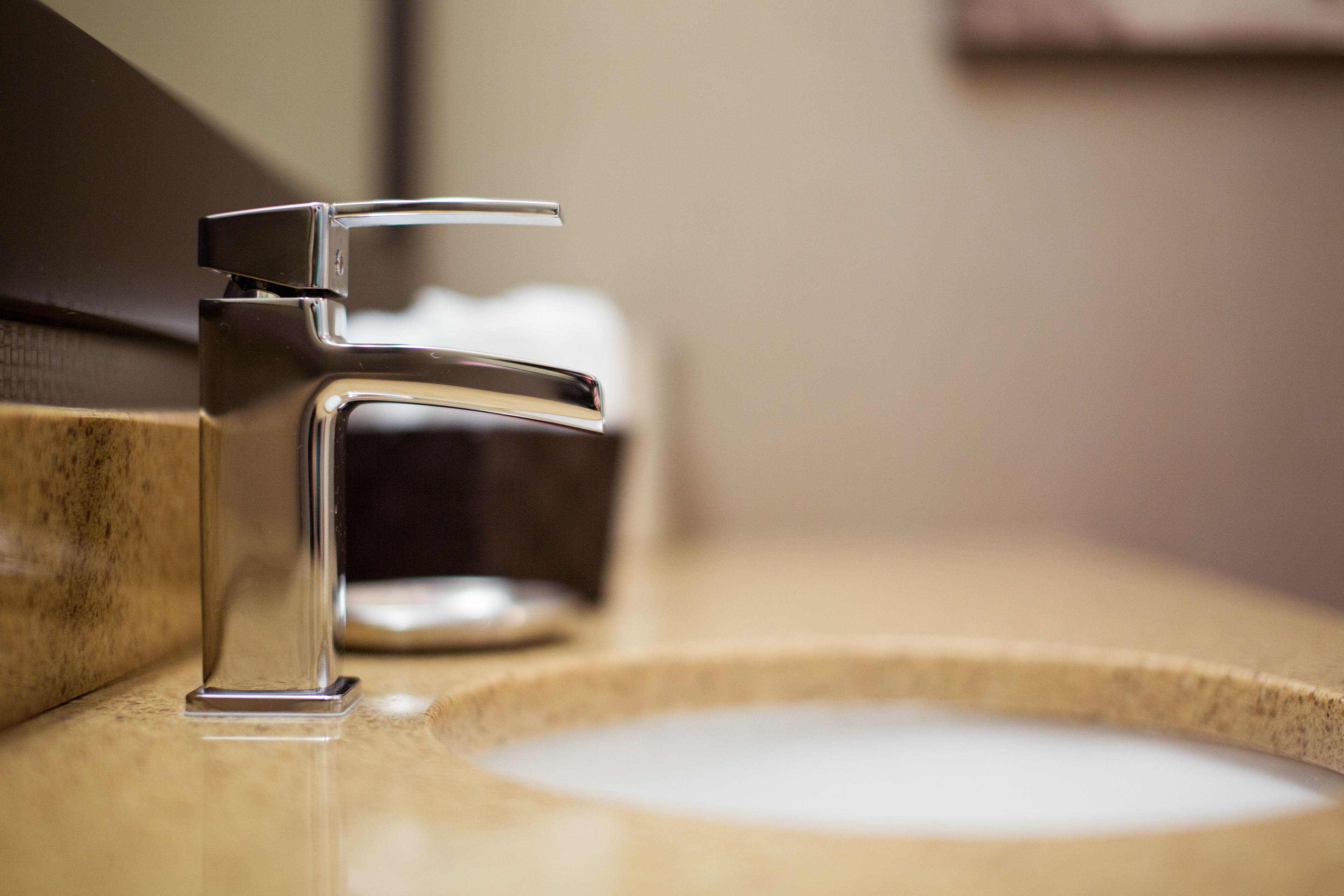 deluxe room, 1 king bed, non smoking | bathroom sink