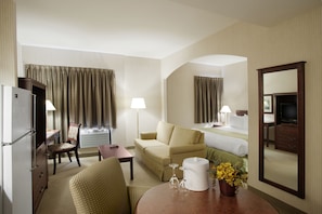 Efficiency, Room, 1 King Bed, Non Smoking | Living area | 32-inch flat-screen TV with cable channels, TV