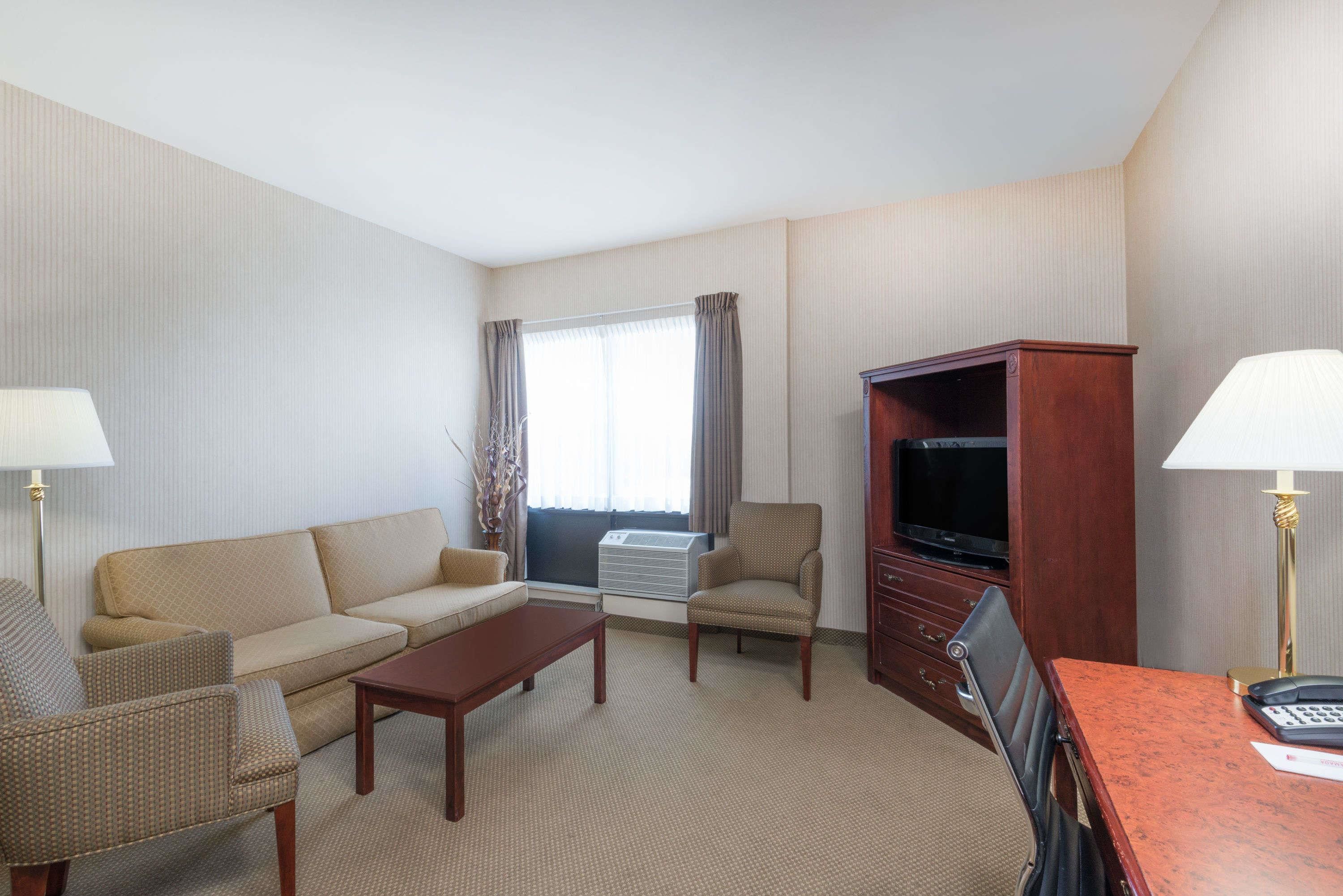 suite, 1 king bed, non smoking (one-bedroom) | desk, laptop workspace, blackout curtains, soundproofing