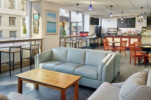 Executive Suite, 1 King Bed with Sofa bed | Restaurant