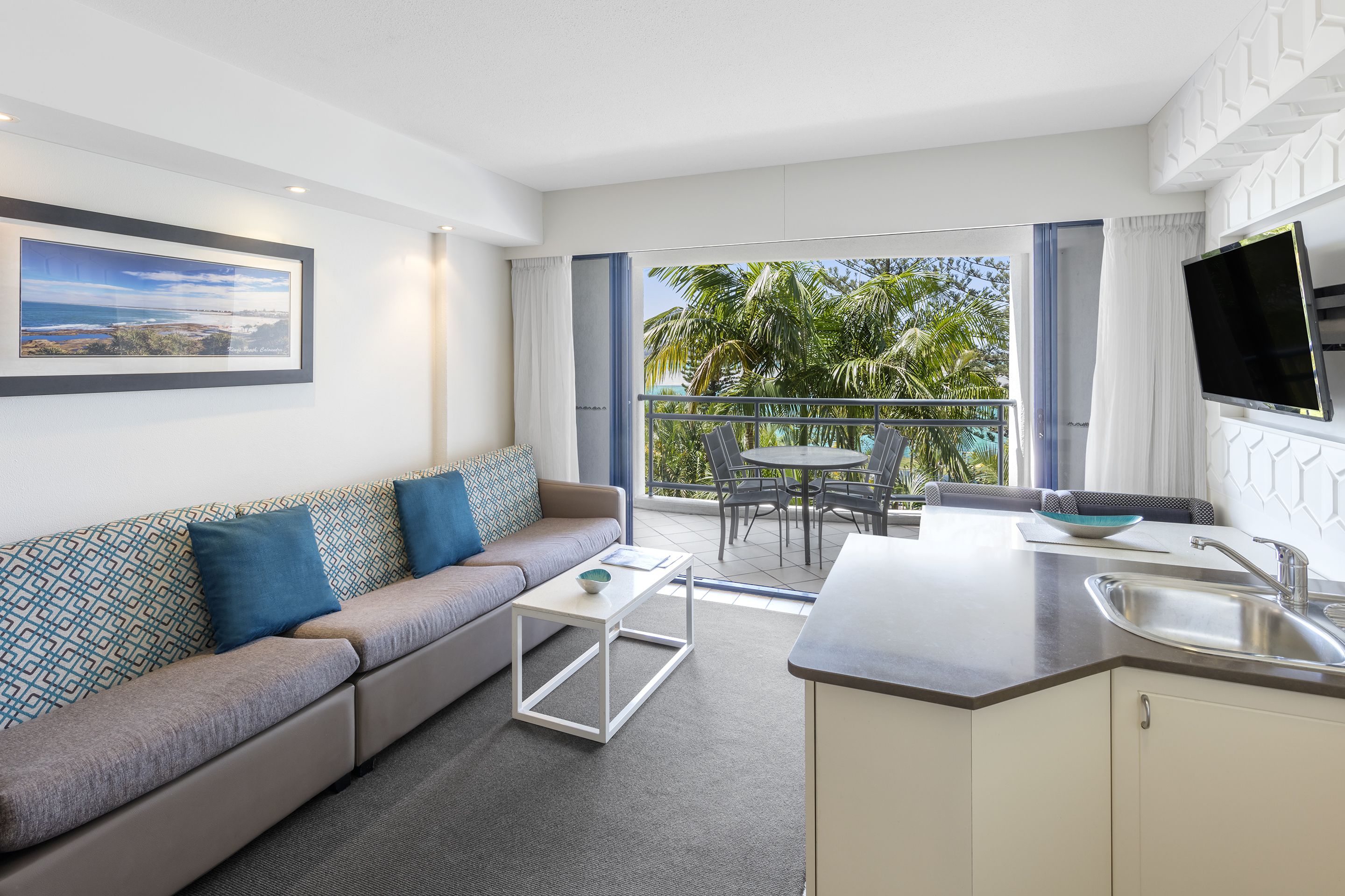 Flatskjerm-TV og DVD-spiller