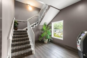 Lobby - Wingate by Wyndham Humble/Houston Intercontinental Airport (Humble)