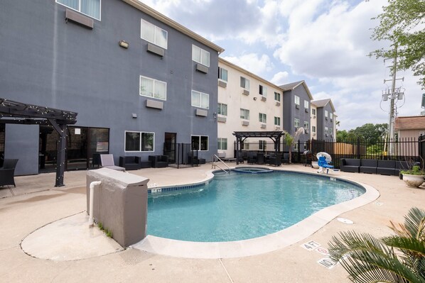 Outdoor pool, sun loungers