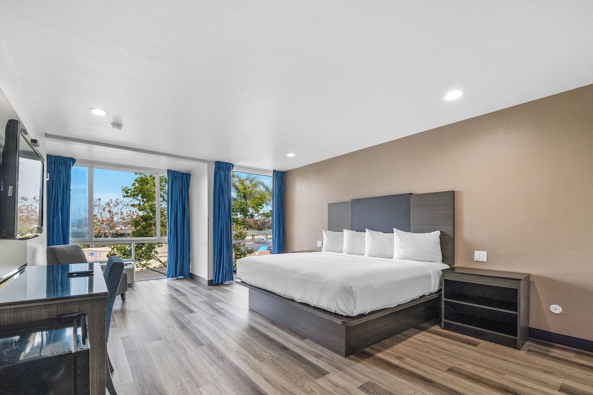 Blackout drapes, soundproofing, iron/ironing board, free WiFi