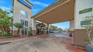 Front of property - Motel 6 Oceanside, CA Marina / Camp Pendleton (Oceanside)