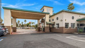 Front of property - Motel 6 Oceanside, CA Marina / Camp Pendleton (Oceanside)
