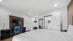 Blackout drapes, soundproofing, iron/ironing board, free WiFi - Motel 6 Oceanside, CA Marina / Camp Pendleton (Oceanside)