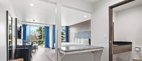 Cortinas blackout, insonorización y tabla de planchar con plancha