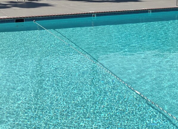 Outdoor pool, open 10:00 AM to 8:00 PM, sun loungers - Motel 6 Oceanside, CA Marina / Camp Pendleton (Oceanside)