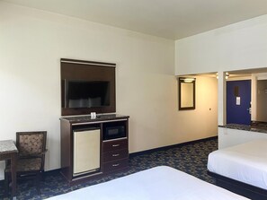 Blackout drapes, soundproofing, iron/ironing board, free WiFi - Motel 6 Oceanside, CA Marina / Camp Pendleton (Oceanside)