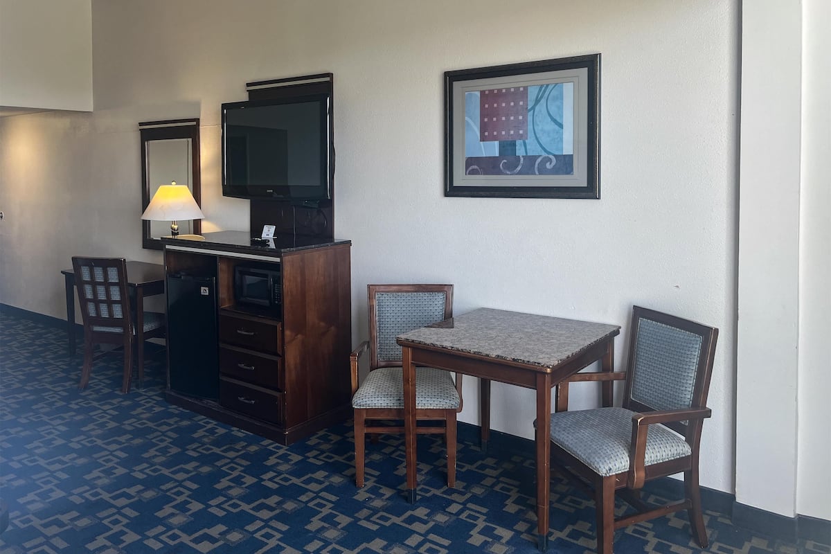 Cortinas blackout, quartos à prova de som, ferros/tábuas de passar roupa