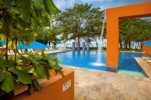 3 piscinas al aire libre