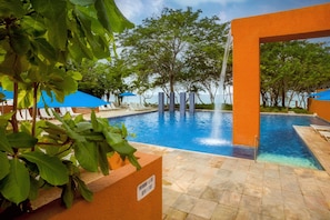 3 outdoor pools - Las Brisas Ixtapa (Ixtapa)