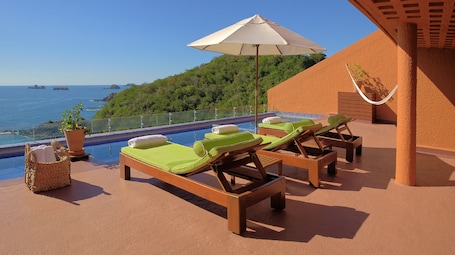 Front of property. Las Brisas Ixtapa
