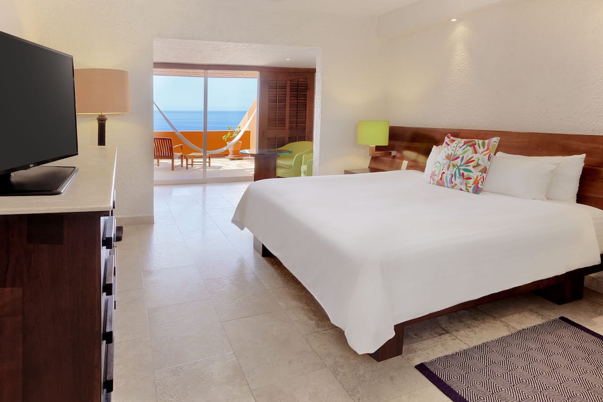 In-room safe, desk, iron/ironing board, free WiFi