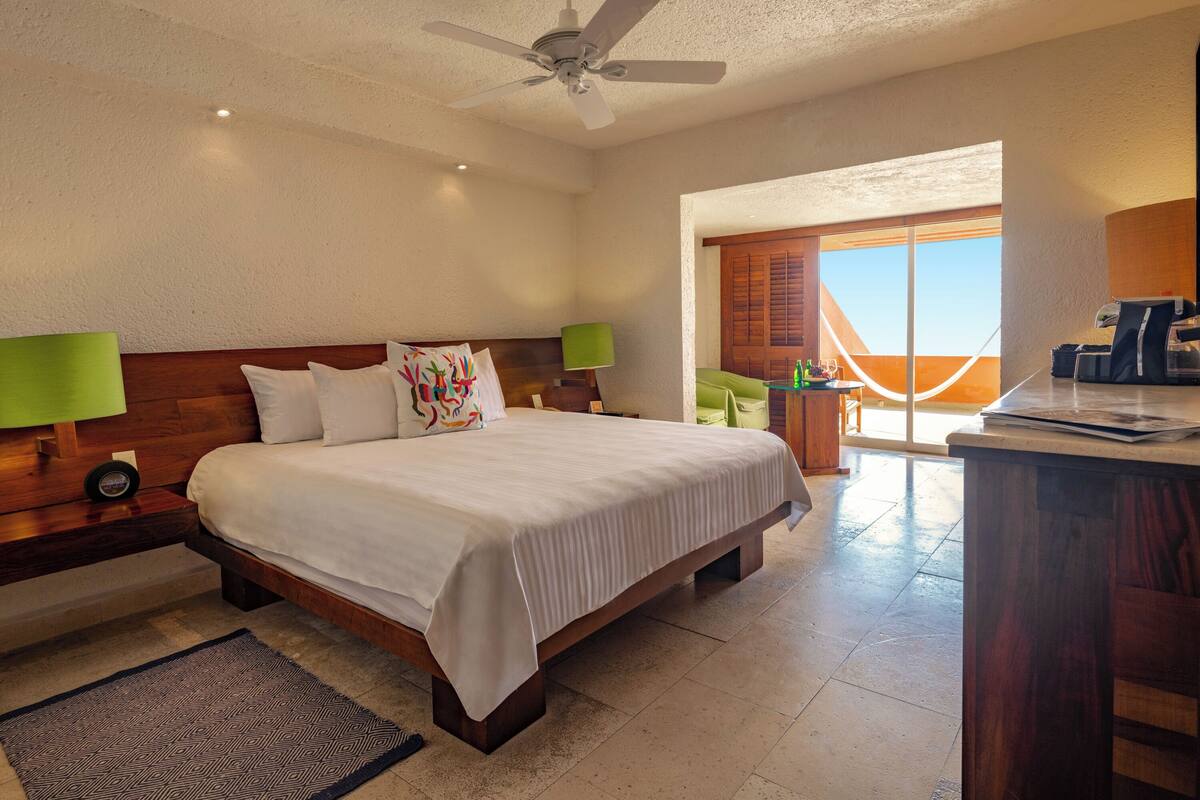 In-room safe, desk, iron/ironing board (on request), WiFi (free)