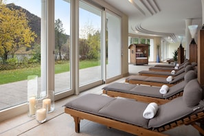 Sauna, hot tub, Turkish bath, body treatments, hot stone massages