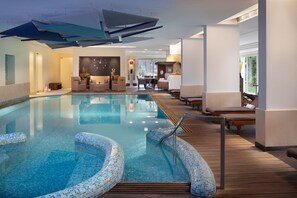 Indoor pool, pool loungers