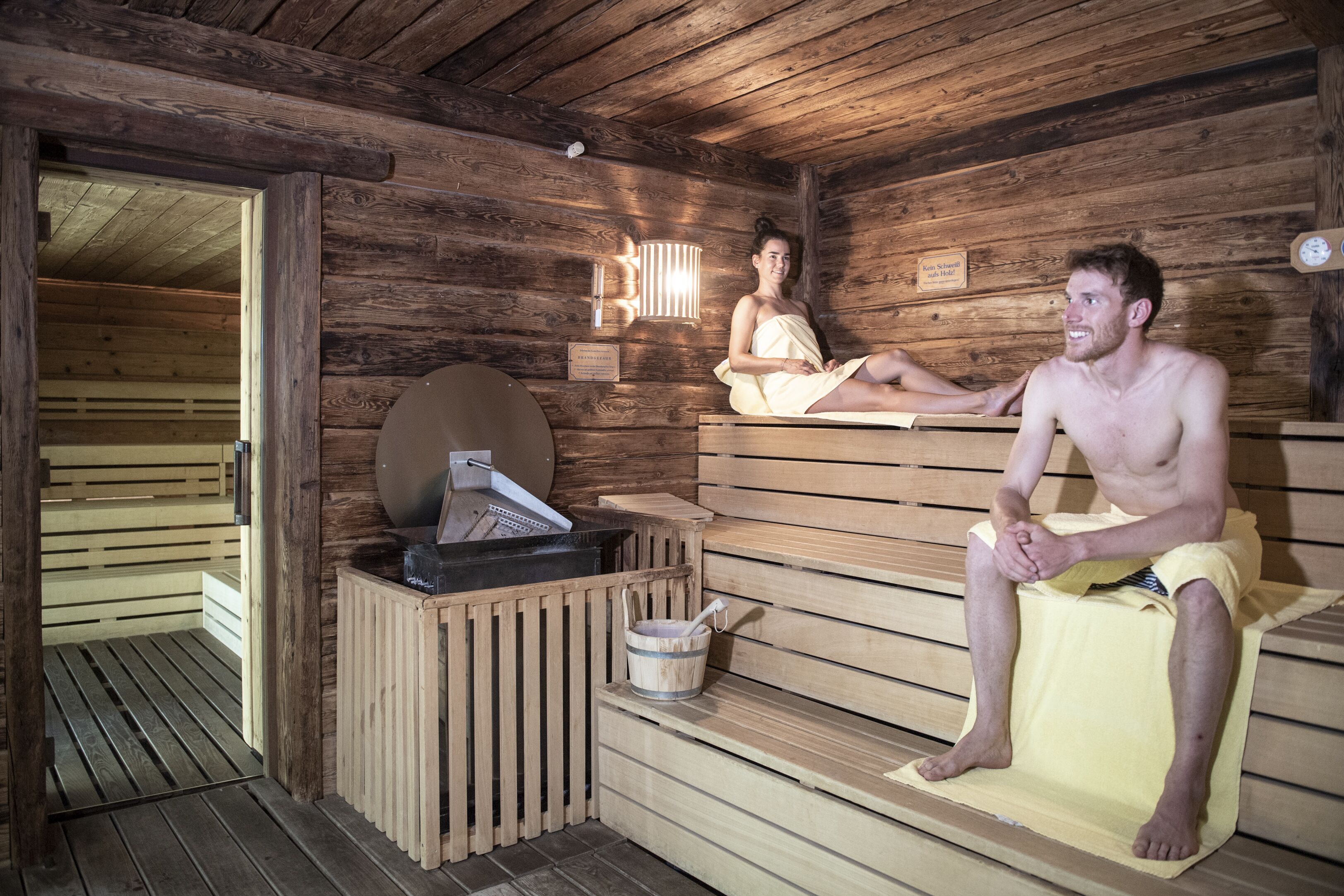 Sauna seca, banheira de hidromassagem, banho turco/hammam