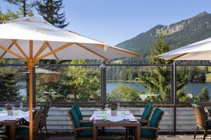 Daily buffet breakfast (EUR 20 per person)