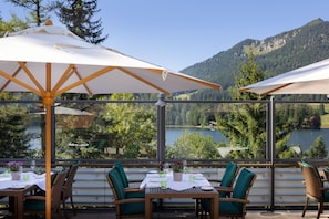 Daily buffet breakfast (EUR 20 per person)