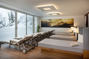 Sauna, hot tub, Turkish bath/hammam, body treatments, hot stone massages