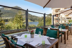 Daily buffet breakfast (EUR 25 per person)