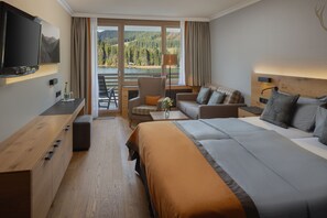 Grand Room, 1 King Bed, Balcony, Lake View (Balcony) | Lake view