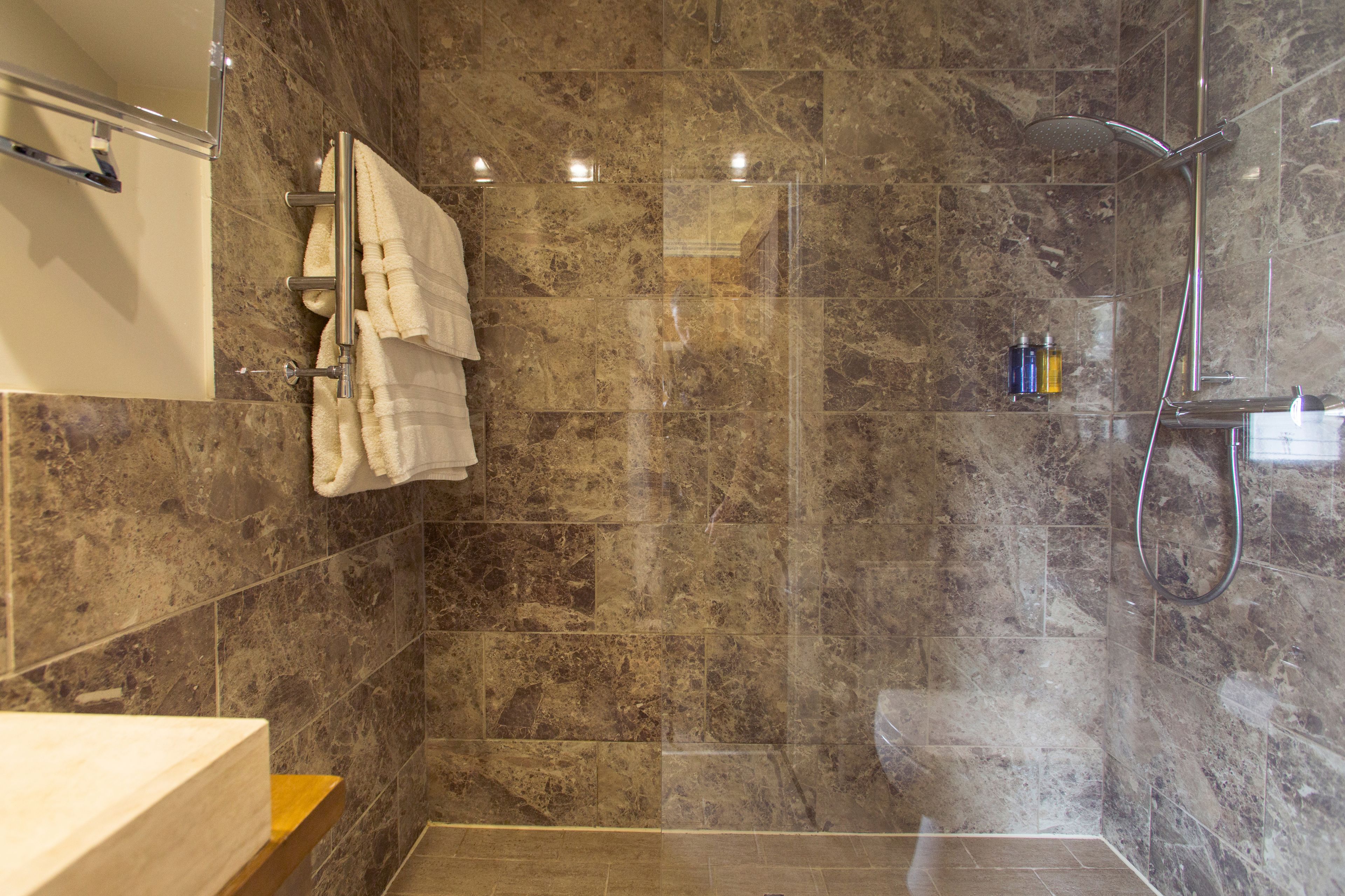 large double room | bathroom shower