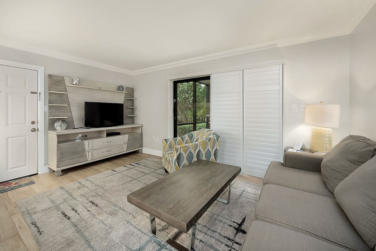 1 bedroom, individually decorated, individually furnished
