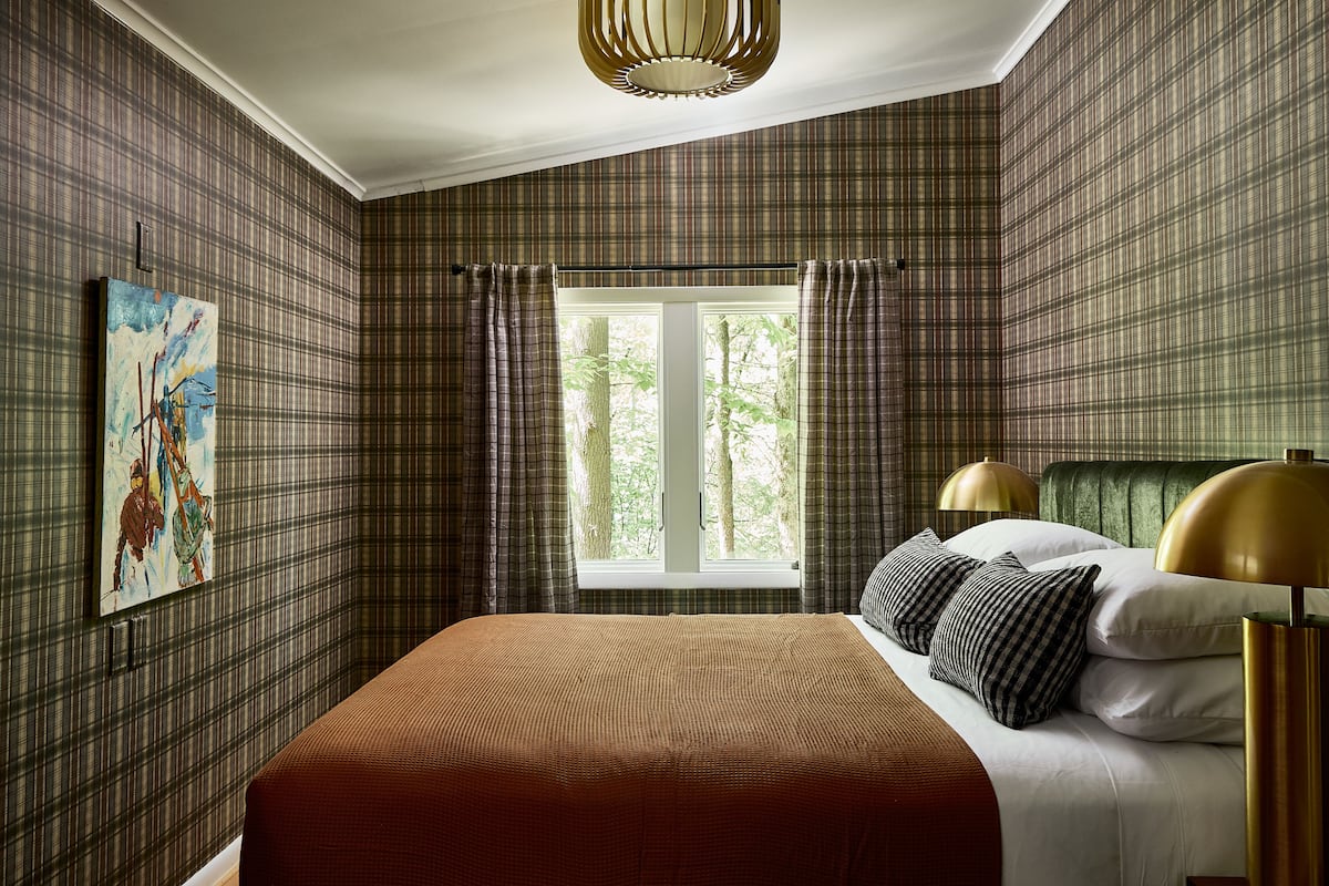 Tall Timbers Cottage, 2-Bedroom, Full Kitchen | Egyptian cotton sheets, premium bedding, blackout drapes, free WiFi