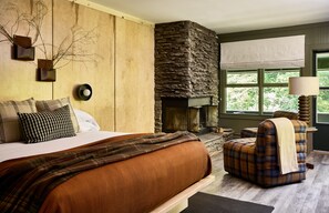Deluxe King w/ Fireplace & Balcony