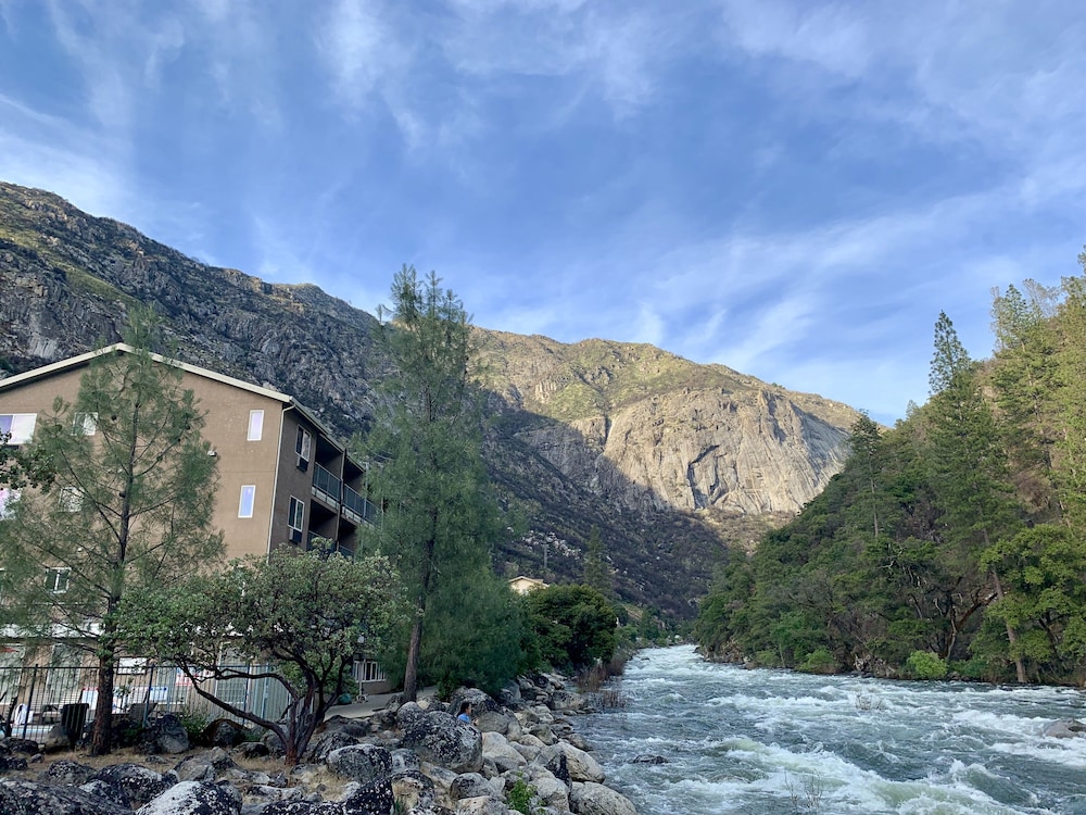 Yosemite View Lodge by null
